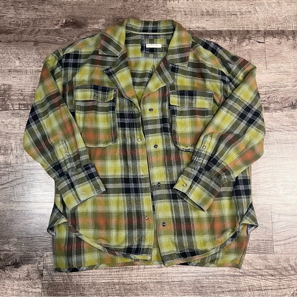 FREE PEOPLE WE THE FREE IZZY OVER SIZES PLAID BUTTON DOWN SHIRT GREEN size large - Picture 2 of 7